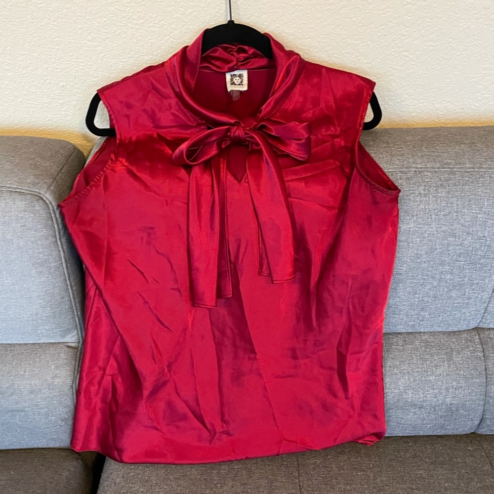 Sleveless satin with neck bow top